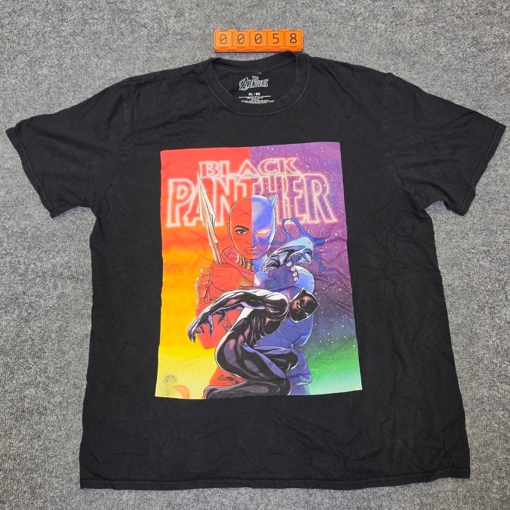 Marvel Black Panther T-Shirt with graphic of Black Panther. Size XL